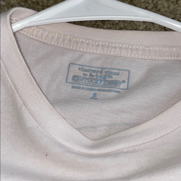 145th Kentucky derby vineyard vines tee small 🎉HP🎉 - Picture 4 of 4